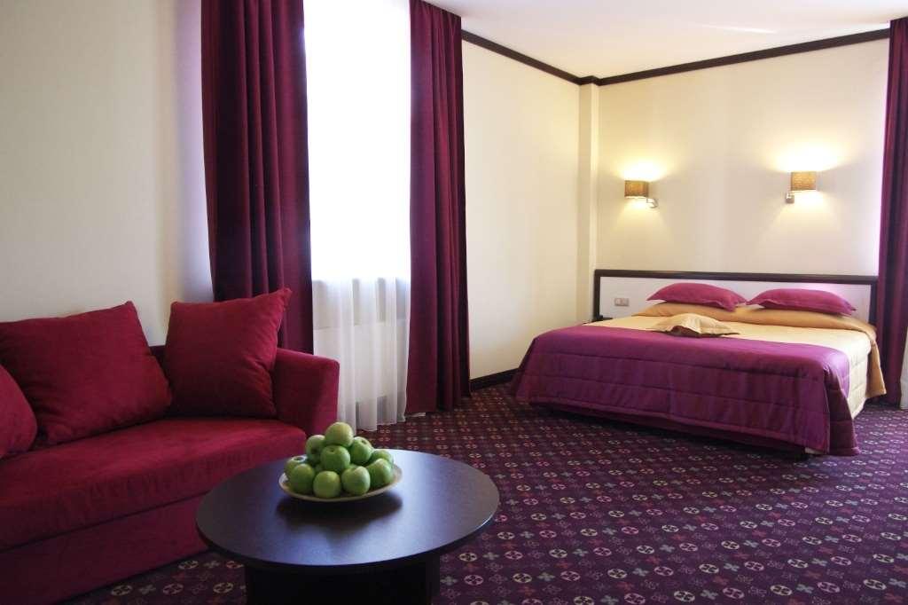 Hotel Park-hotel Golosievo 4*