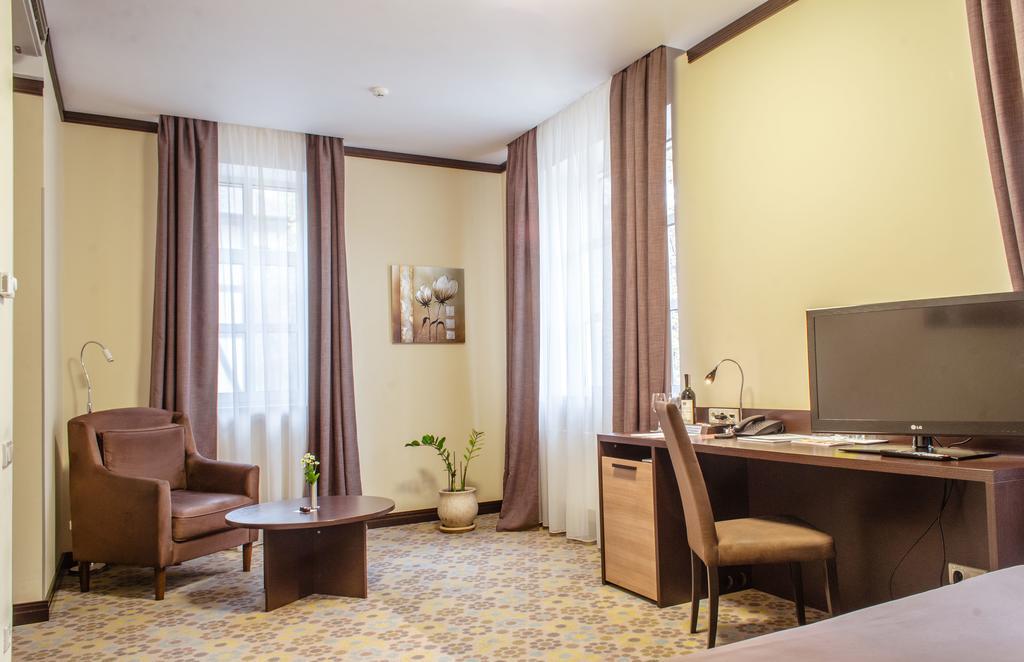 Hotel Park-hotel Golosievo 4*